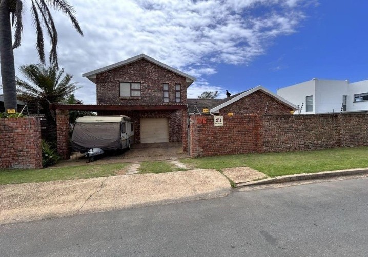 4 Bedroom Property for Sale in Wavecrest Eastern Cape